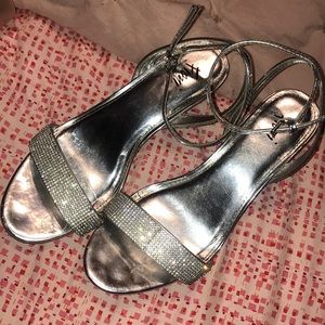 Fioni short heel shoes